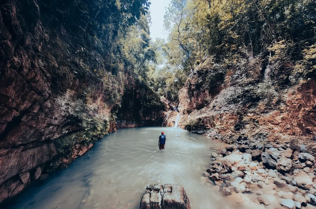 27-waterfalls-damajagua-hiking-tour-feature.webp